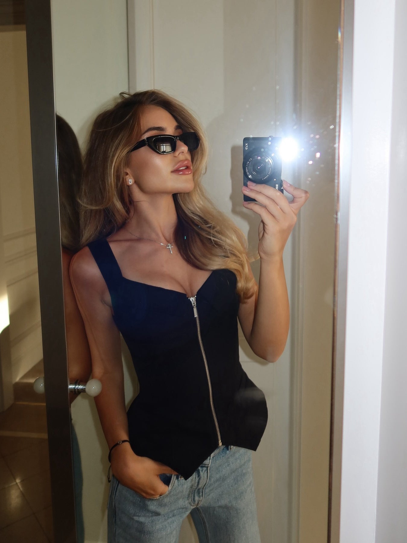 Loír Allure® - Black Zipper Vest