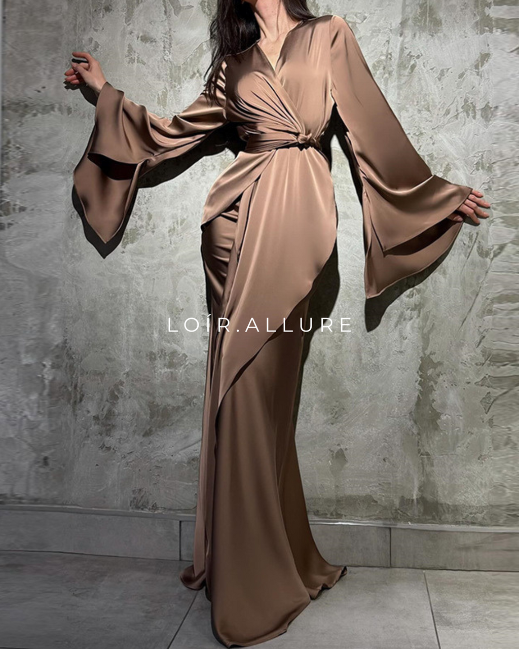 Loír Allure® - Flared Sleeves Waist-controlled Suit