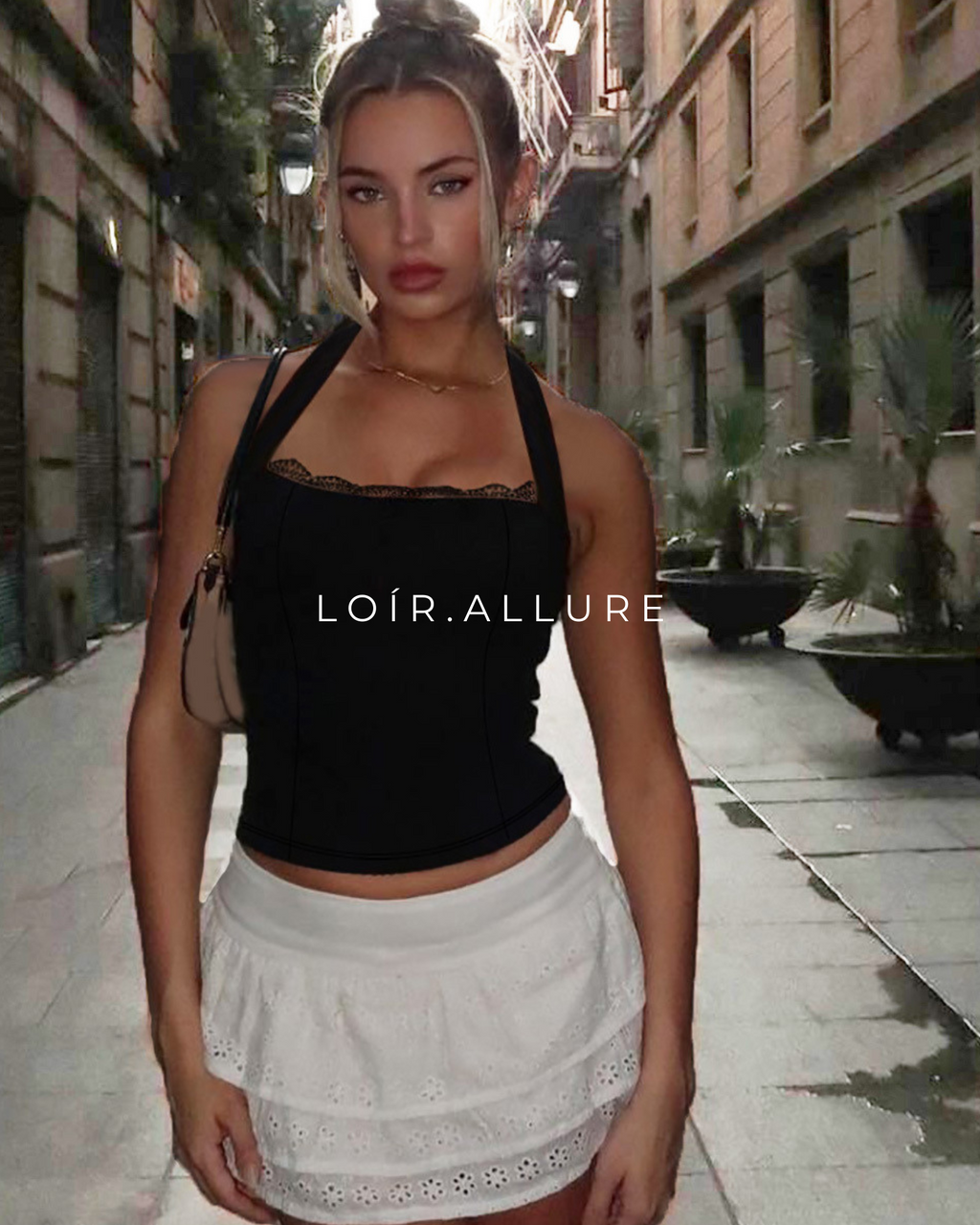 Loír Allure® - Backless Lace-up Navel Top