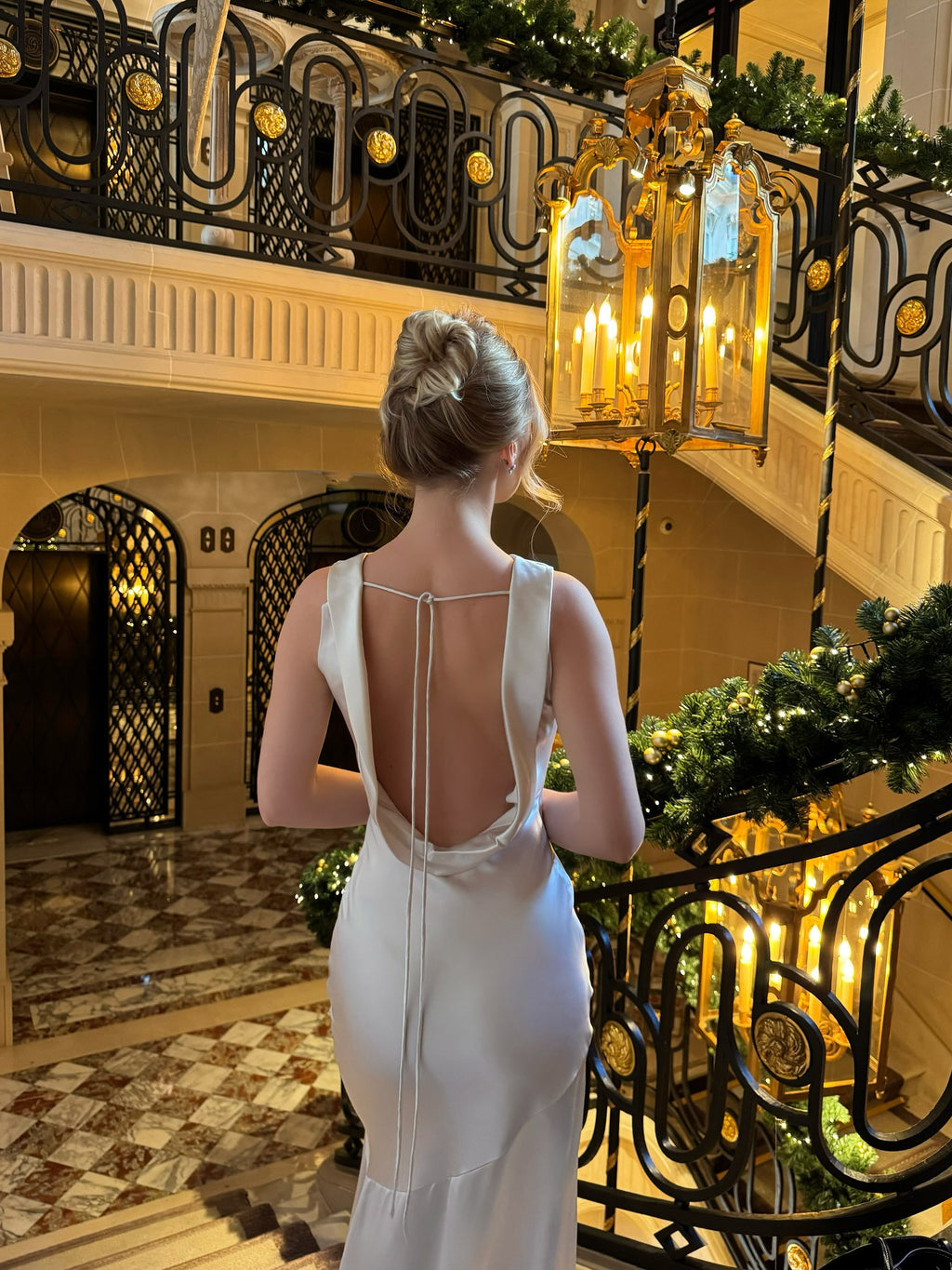 Loír Allure® - Satin Backless Dress