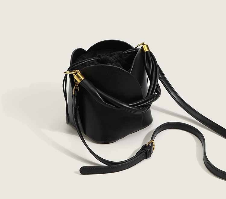 Loír Allure® - Elegant Drawstring Bucket Bag
